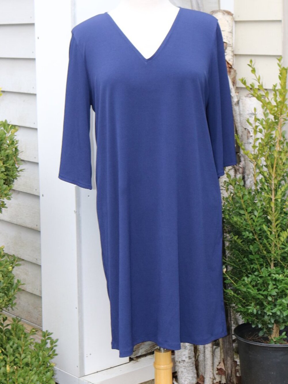 LOFT Plus Size Blue V-Neck Open Sleeve w Gold Bead Bars Poly Knit Dress Sz 16